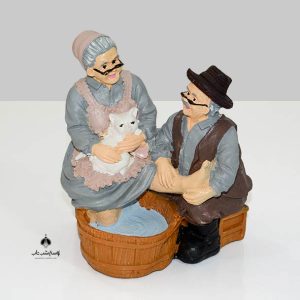 FRZ مجسمه پیرزن پیرمرد رنگی مدل نشسته